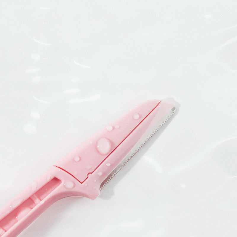 Detalle de la cuchilla microdentada – protección para evitar rasguños o irritación