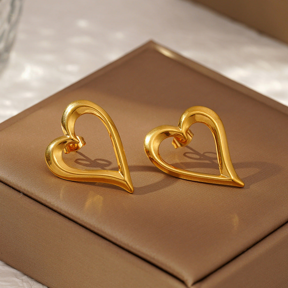 Pendientes de corazón abiertos estilo moderno – diseño asimétrico elegante