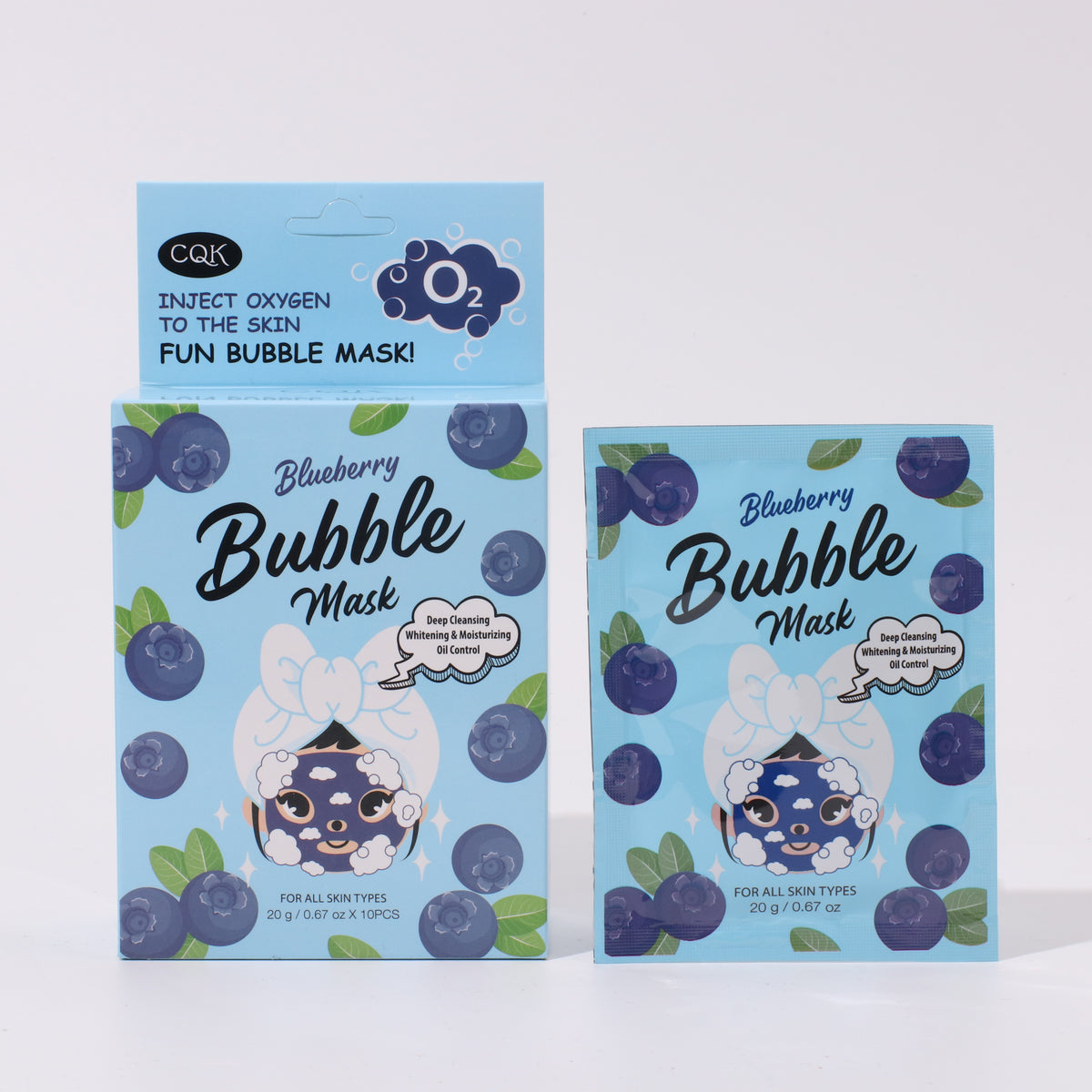 mascarilla burbuja de arándanos aplicada sobre el rostro con textura espumosa y burbujeante