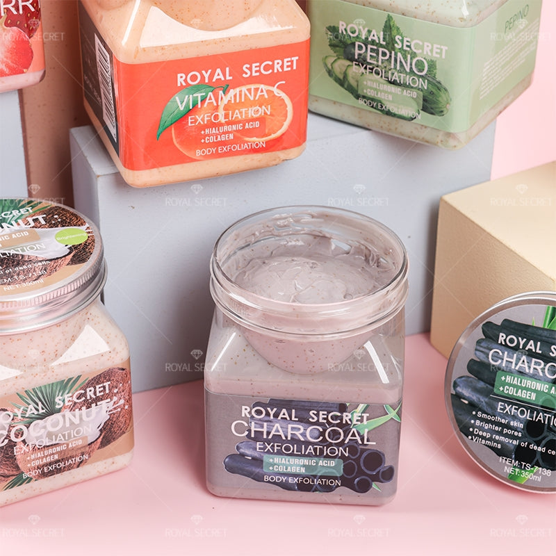 exfoliante negro con carbón activado, fondo oscuro y limpio destacando desintoxicación profunda
