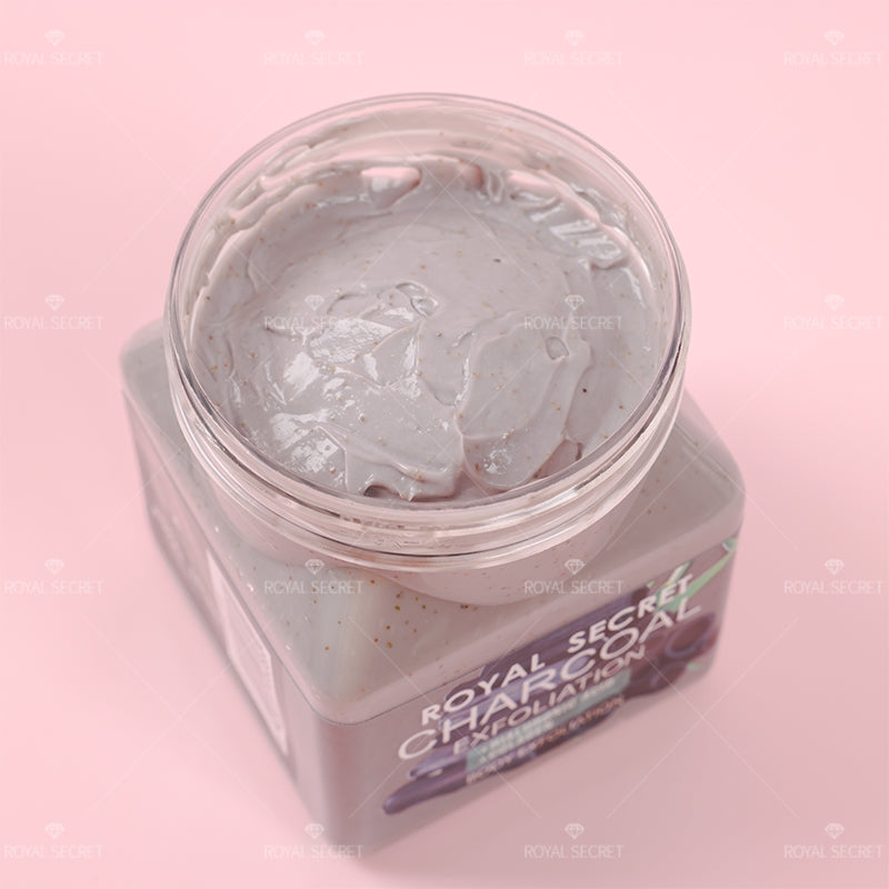 exfoliante negro con carbón activado, fondo oscuro y limpio destacando desintoxicación profunda