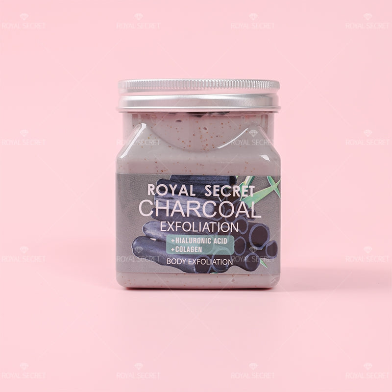exfoliante negro con carbón activado, fondo oscuro y limpio destacando desintoxicación profunda
