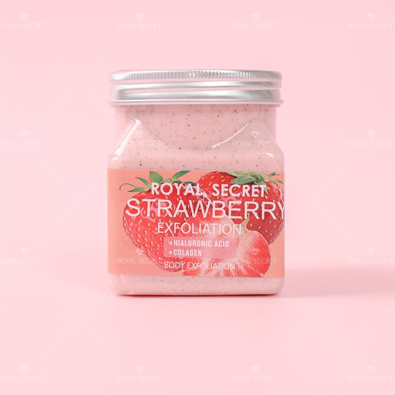 exfoliante corporal de fresa con fondo decorado con fresas frescas y pétalos rosados