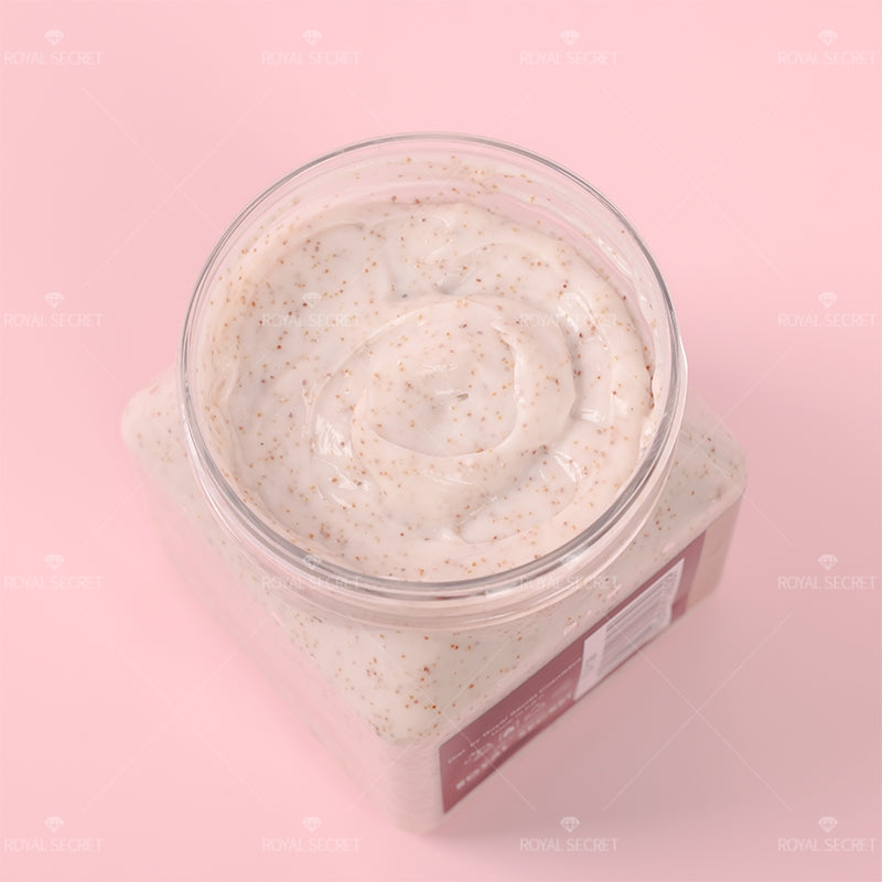empaque frontal del exfoliante corporal de frutas con etiqueta vibrante y diseño de frutas