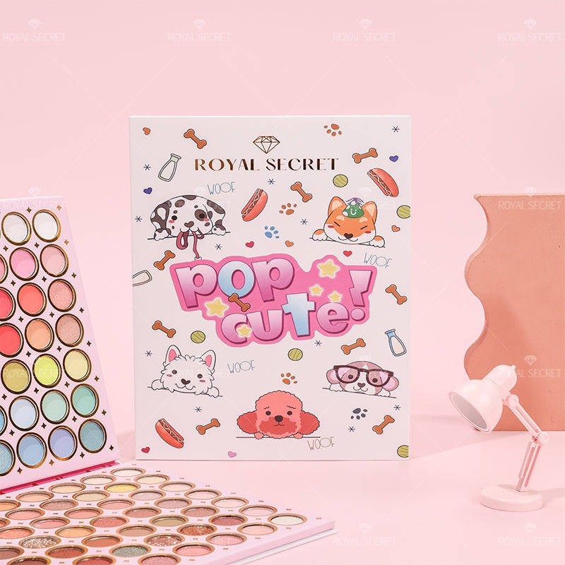 swatches de sombras de ojos de la paleta de 126 colores aplicados sobre el brazo en líneas ordenadas