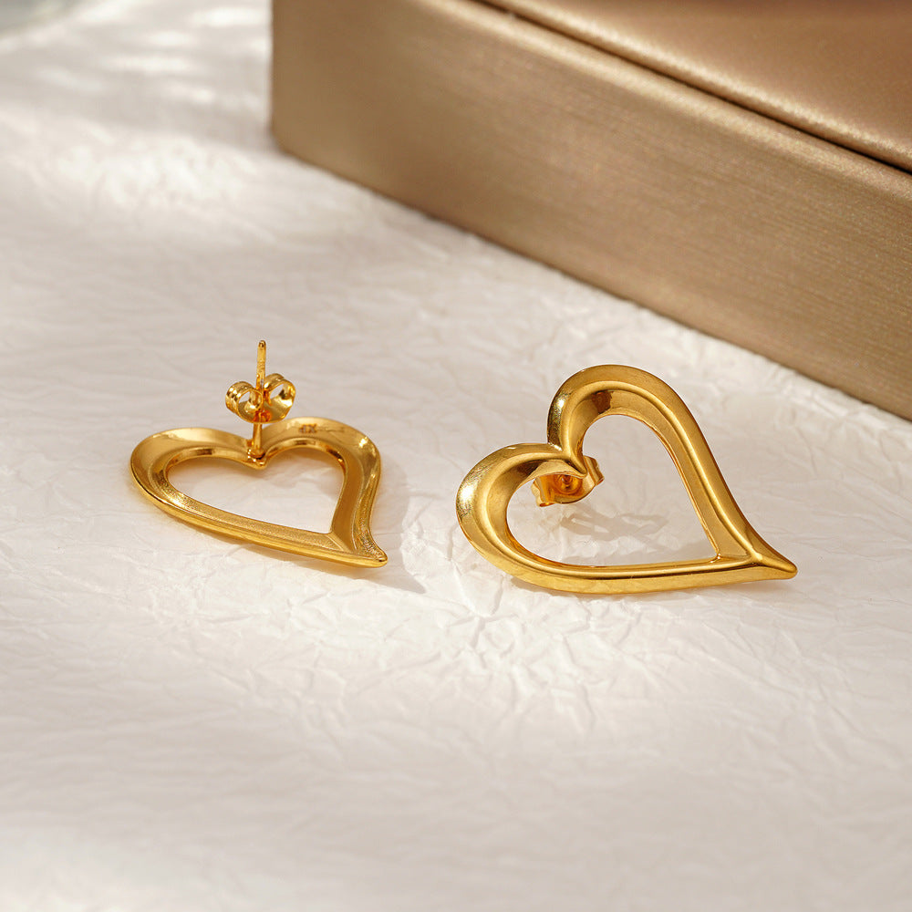 Aretes Holybook de corazón irregular – delicados, livianos y femeninos