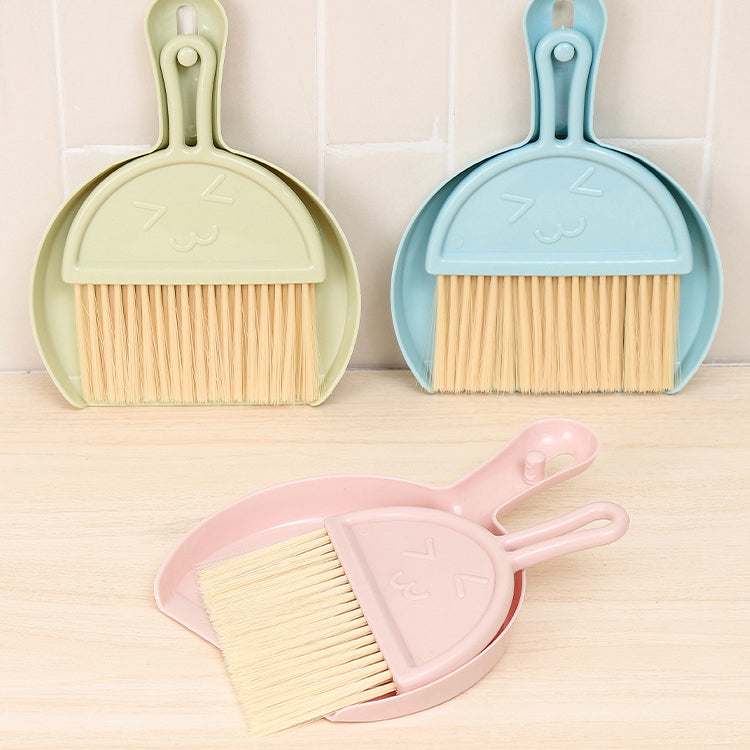 Kit de cepillo y recogedor mini para oficina y casa – colores pastel