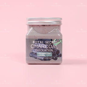 exfoliante negro con carbón activado, fondo oscuro y limpio destacando desintoxicación profunda
