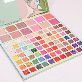 detalle cercano de la textura de las sombras en la paleta de 89 colores con acabados mate y shimmer