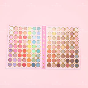zoom a sombras glitter prensado y sombras metálicas con textura tridimensional